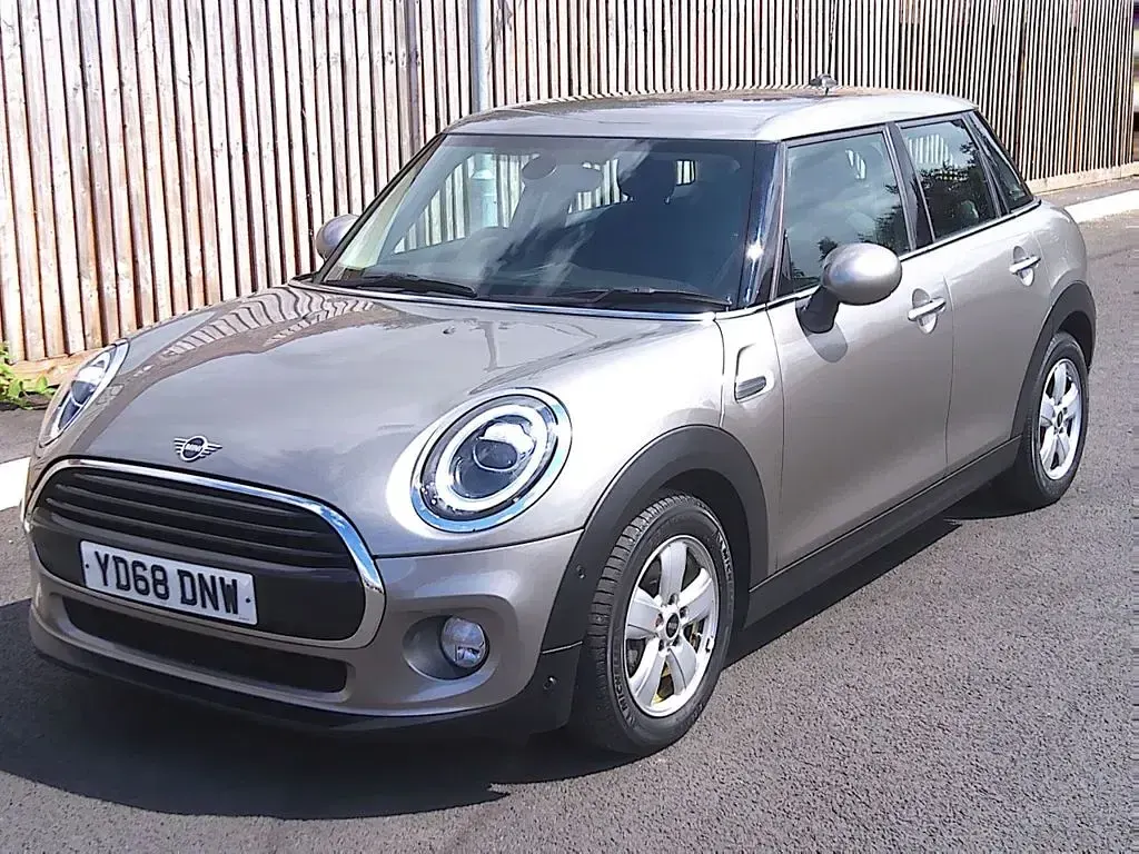 Used Mini Cooper Classic 136 HP (100 kW) 2019 Silver Hatchback