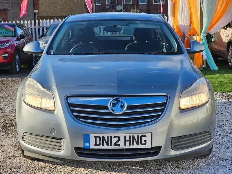 Used Vauxhall Insignia 160 HP (117 kW) 2012 Silver Hatchback