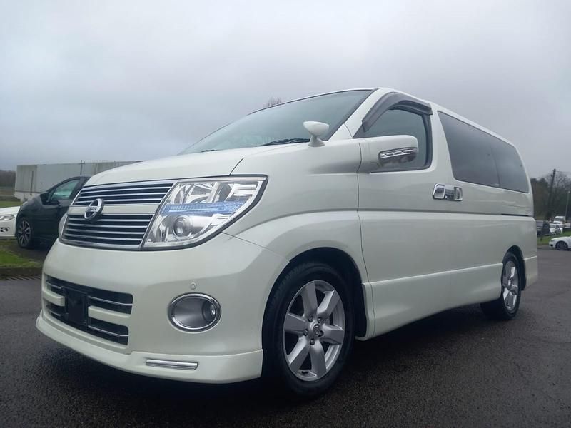 Używany Nissan Elgrand 2008 Biały Minivan
