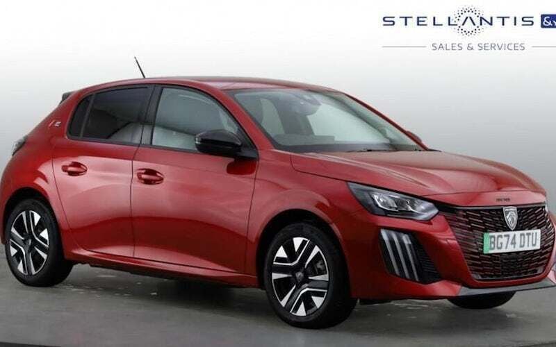 Red New 2024 Peugeot e-208 Style Hatchback | £22,500 (Good price) - Image 1/4