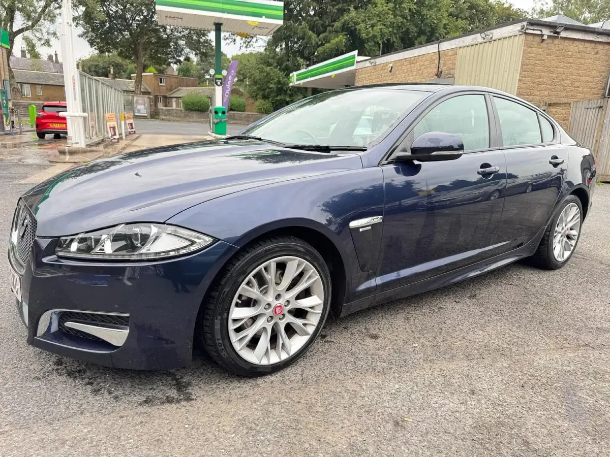 Used Jaguar XF R-Sport 200 HP (147 kW) 2014 Blue Sedan