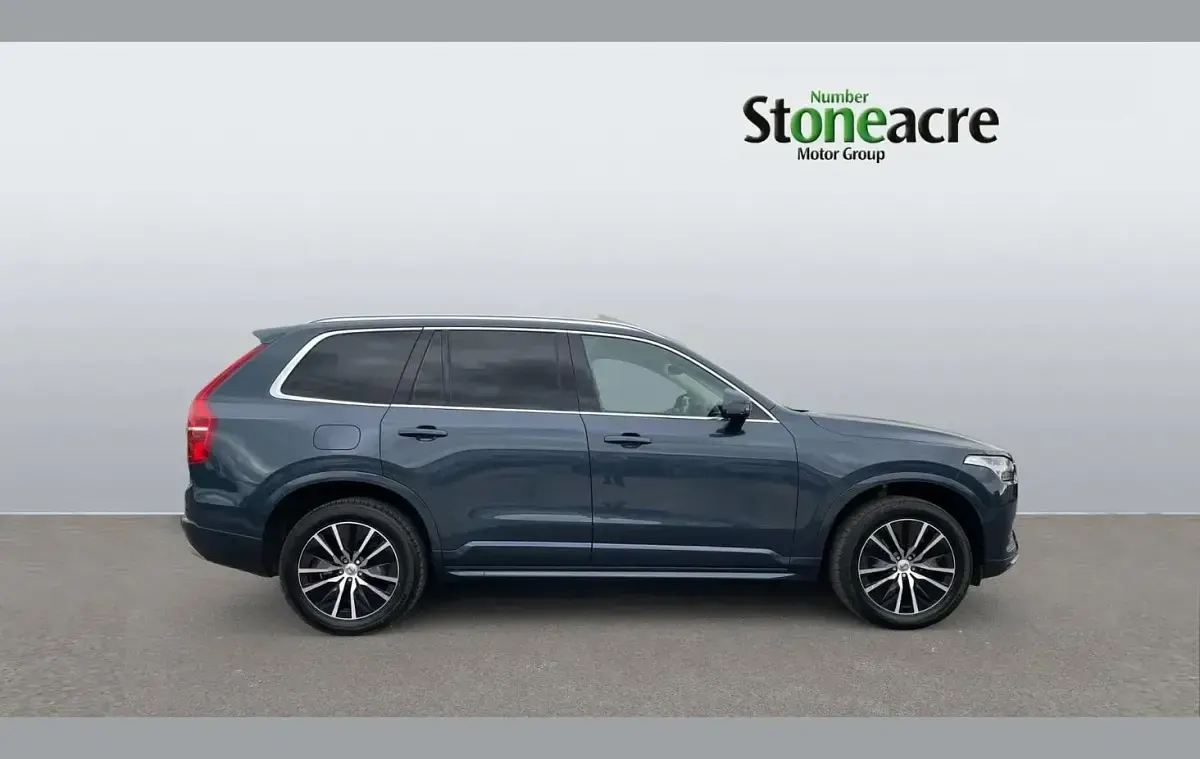 Used Volvo XC90 Momentum 232 HP (170 kW) 2022 Blue SUV