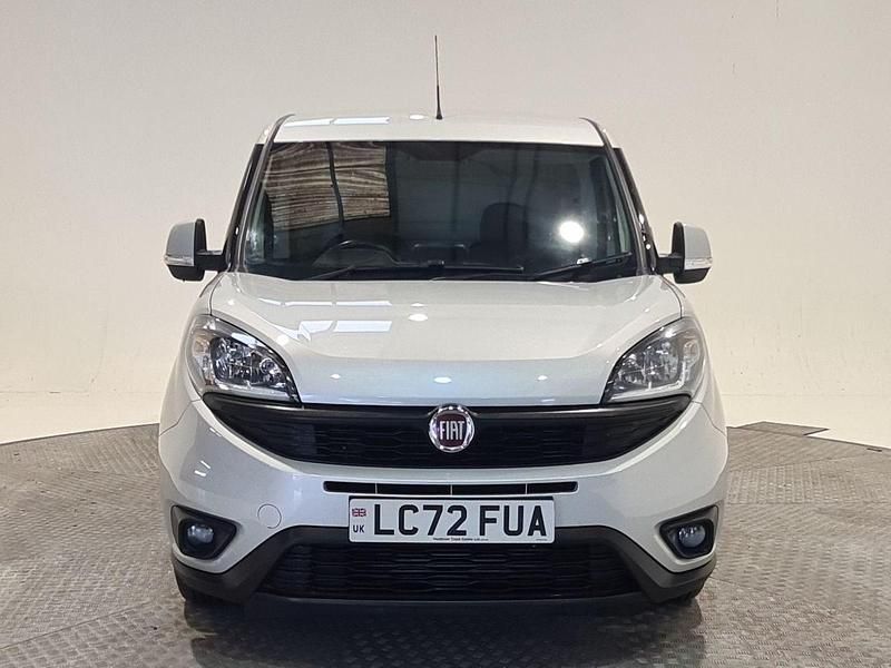 Used Fiat Doblò 90 HP (66 kW) 2023 Silver MPV