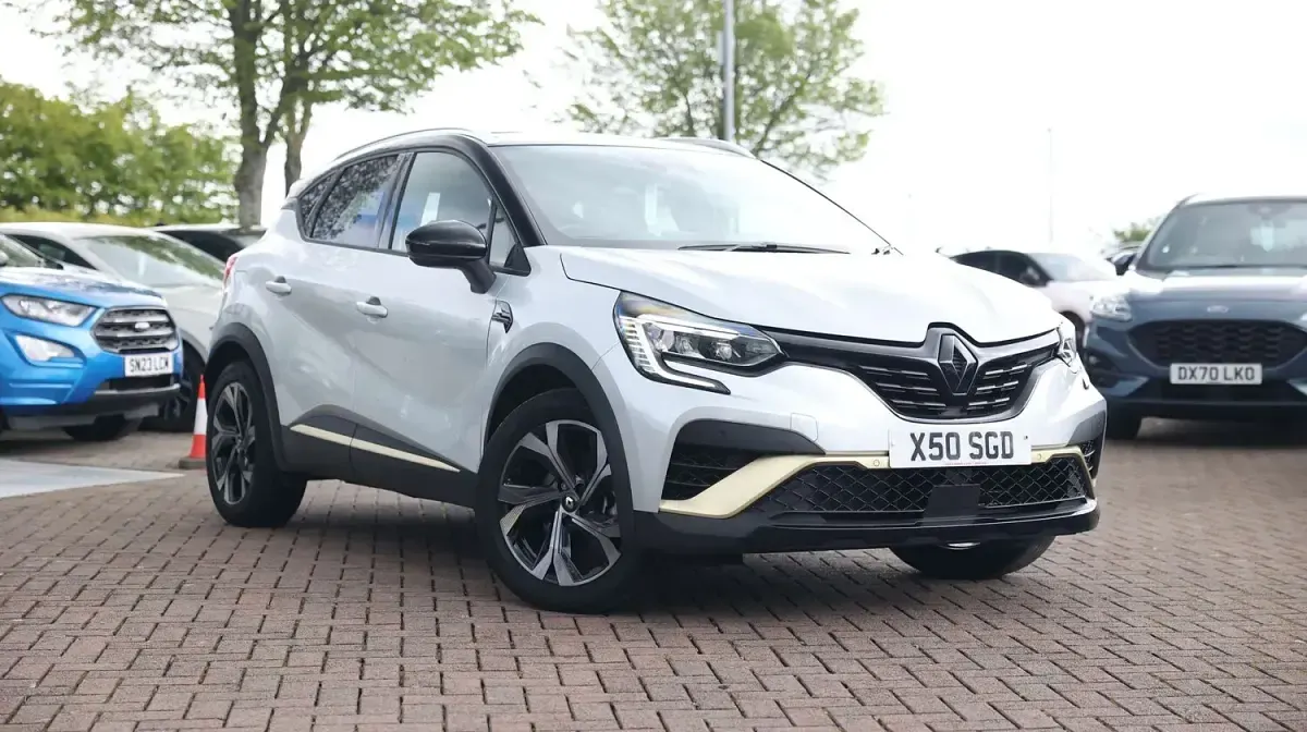 Used Renault Captur Engineered 143 HP (105 kW) 2024 Grey/black SUV