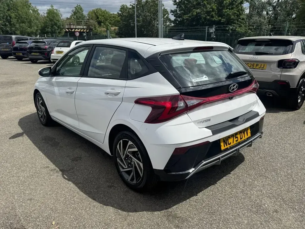 Used Hyundai i20 Advanced 100 HP (73 kW) 2026 White Hatchback