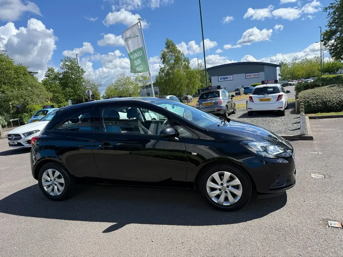 Used Vauxhall Corsa Design Edition 75 HP (55 kW) 2019 Black Hatchback