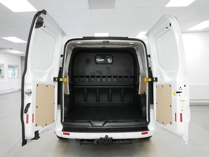 Used Ford Transit Custom Limited 170 HP (125 kW) 2019 White Van