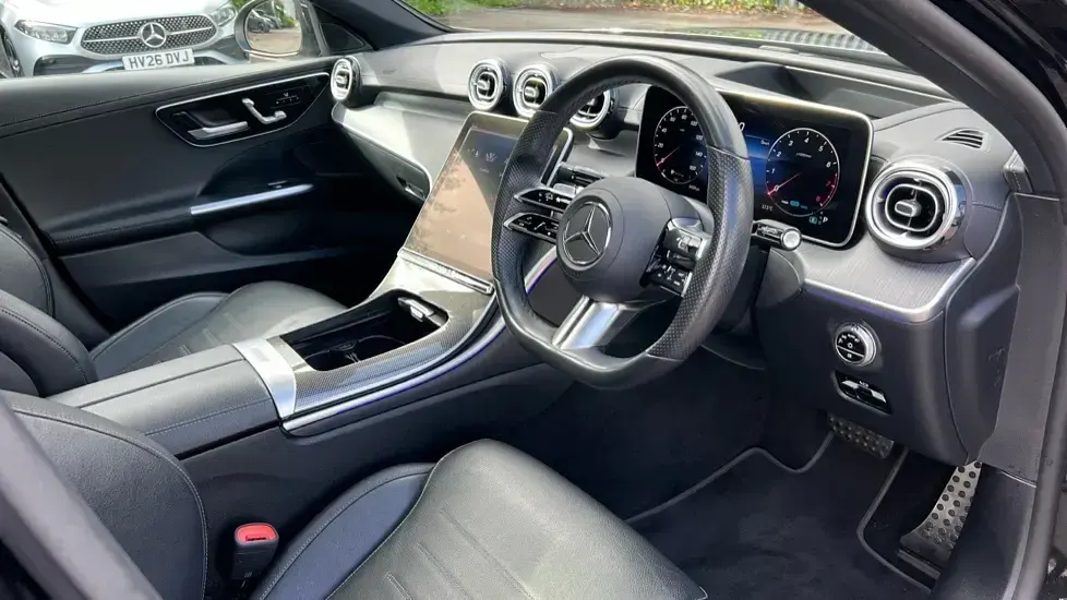 Second-hand Mercedes C300 AMG Line Premium Plus 258 CP (189 kW) 2022 Negru