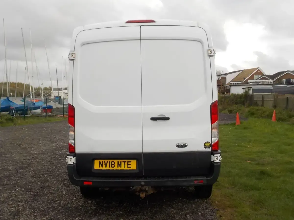Usado Ford Transit 130 CV (95 kW) 2018 Blanco Van