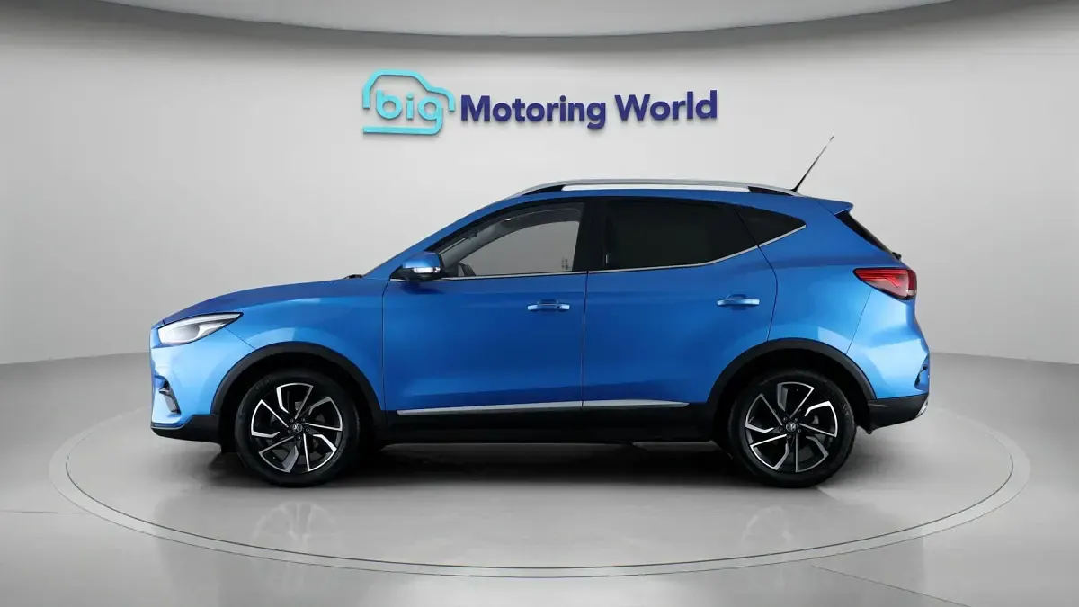 Käytetty MG ZS Exclusive 111 HP (81 kW) 2023 Sininen Katumaasturi