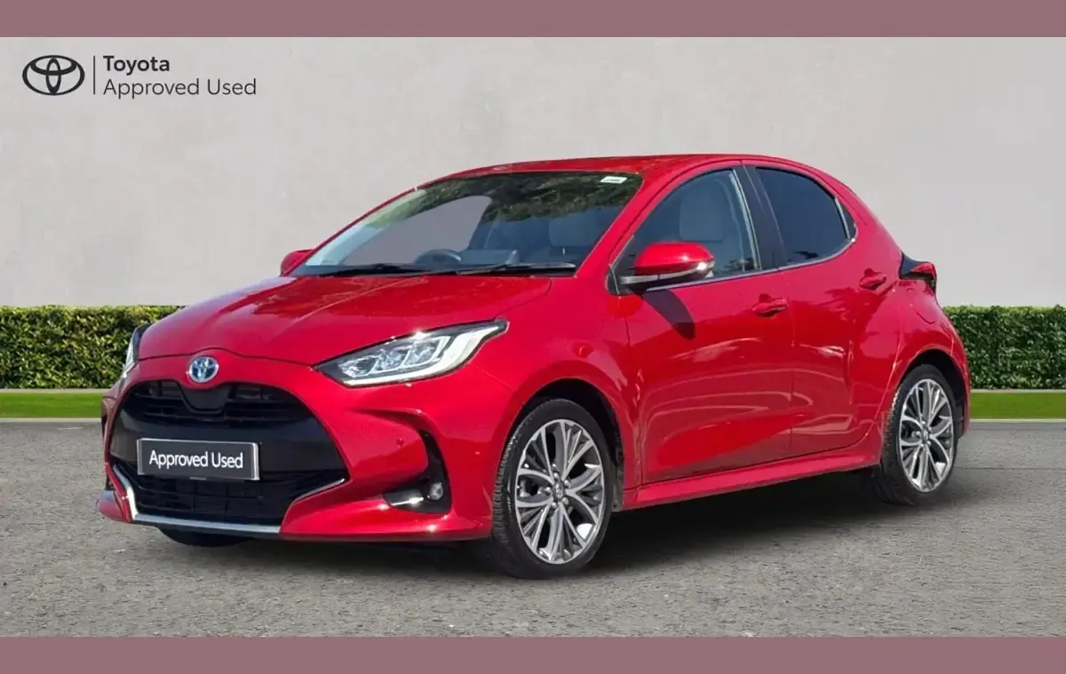 Used Toyota Yaris 113 HP (83 kW) 2023 Red Hatchback