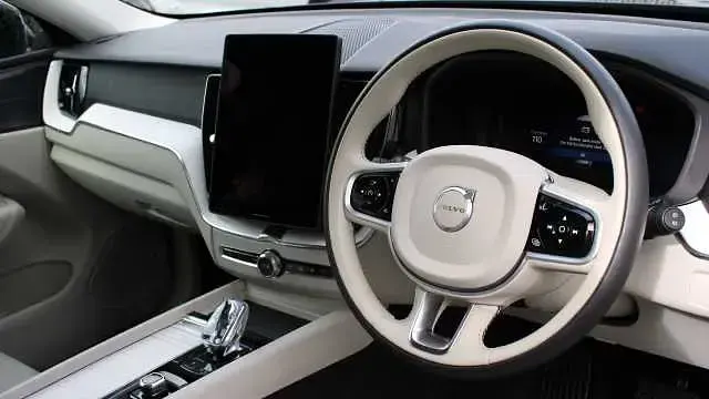 Usado Volvo XC60 Plus 250 HP (183 kW) 2026 SUV