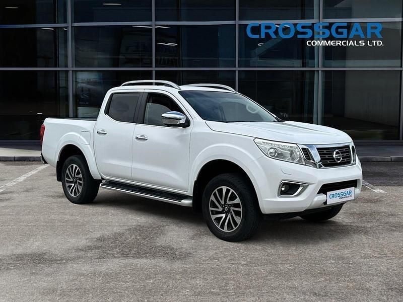 White Used 2017 Nissan Navara Tekna Pickup | £17,995 (Fair price) - Image 1/4