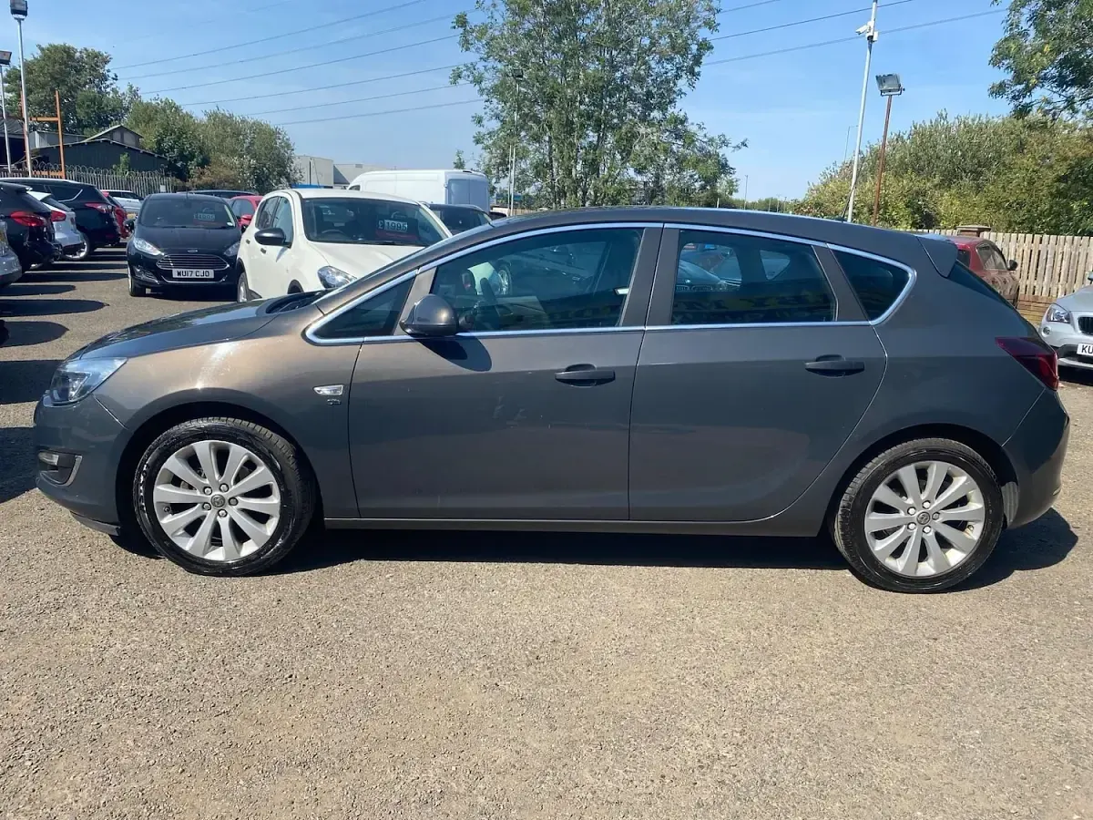 Used Vauxhall Astra Elite 115 HP (84 kW) 2015 Grey Hatchback