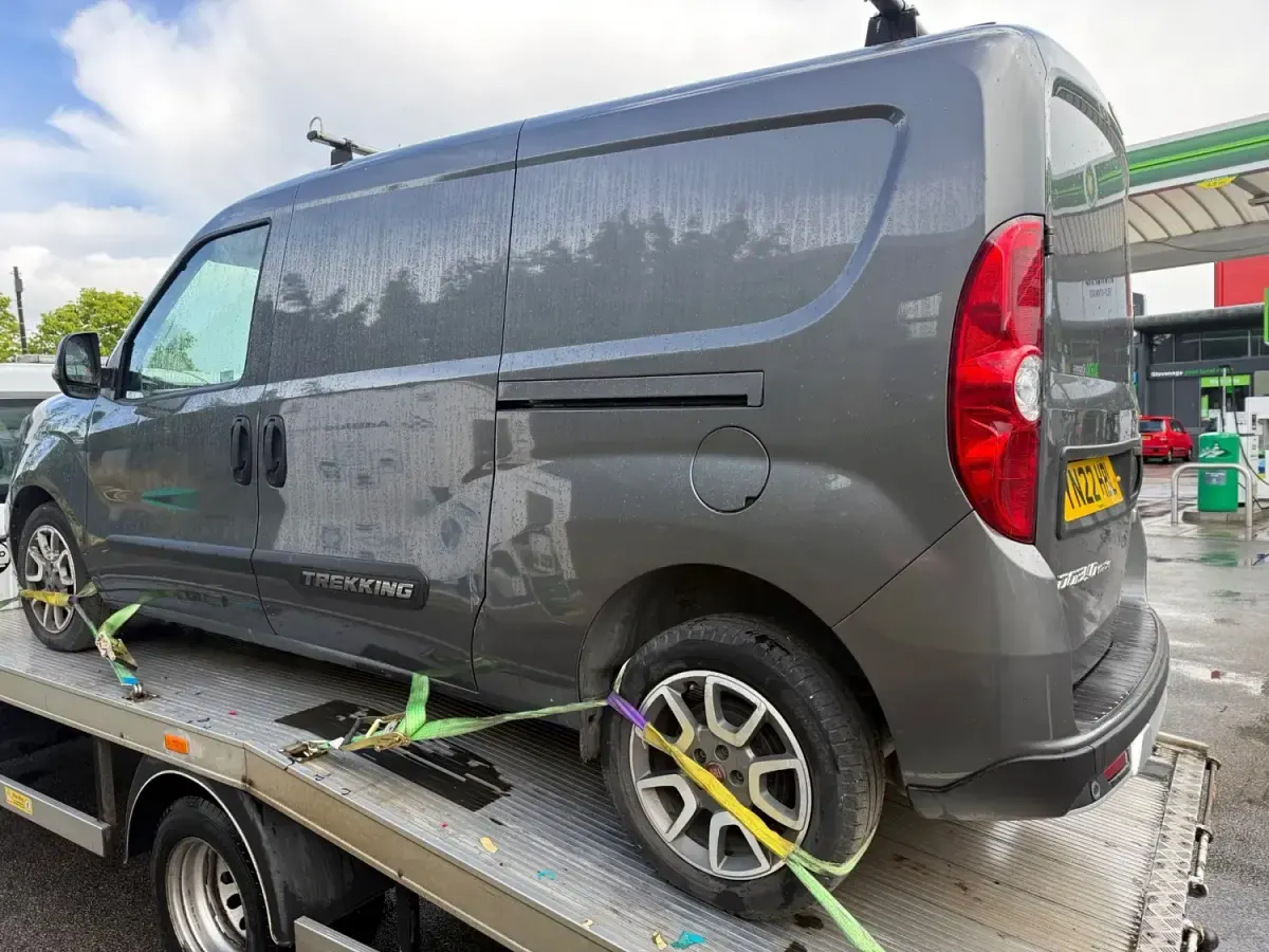 Używany Fiat Doblò Trekking 2022 Szary Minivan