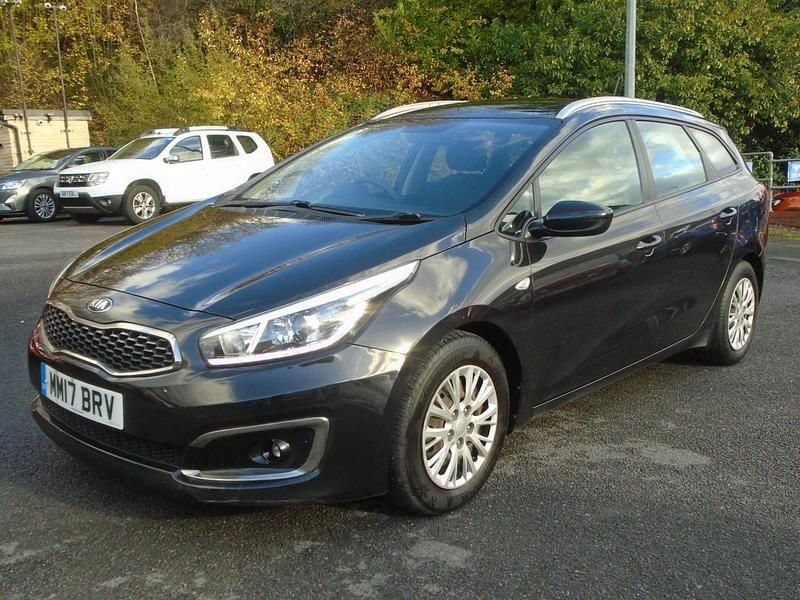 Black Used 2017 Kia Ceed Hatchback | £4,195 (Good price) - Image 1/4