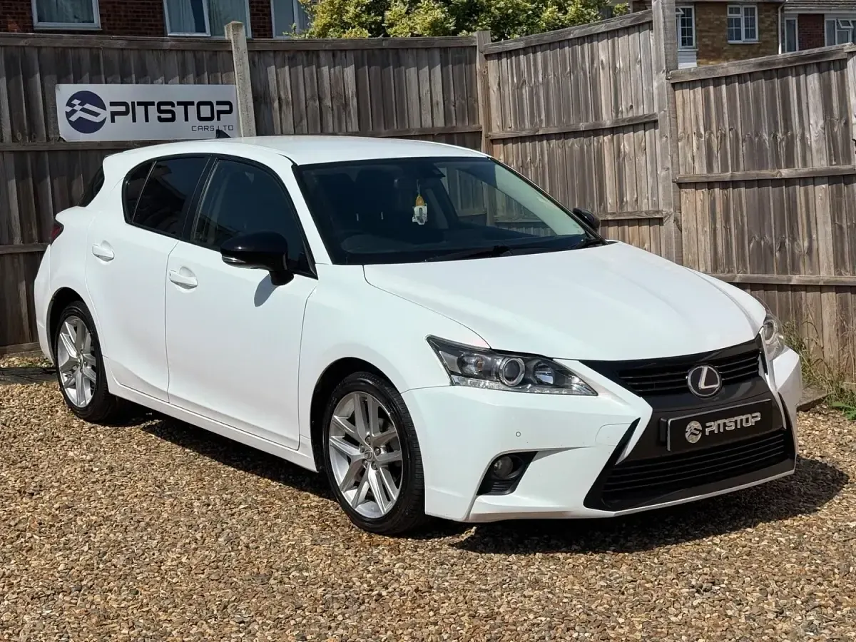 Used Lexus CT200h 2016 White Hatchback
