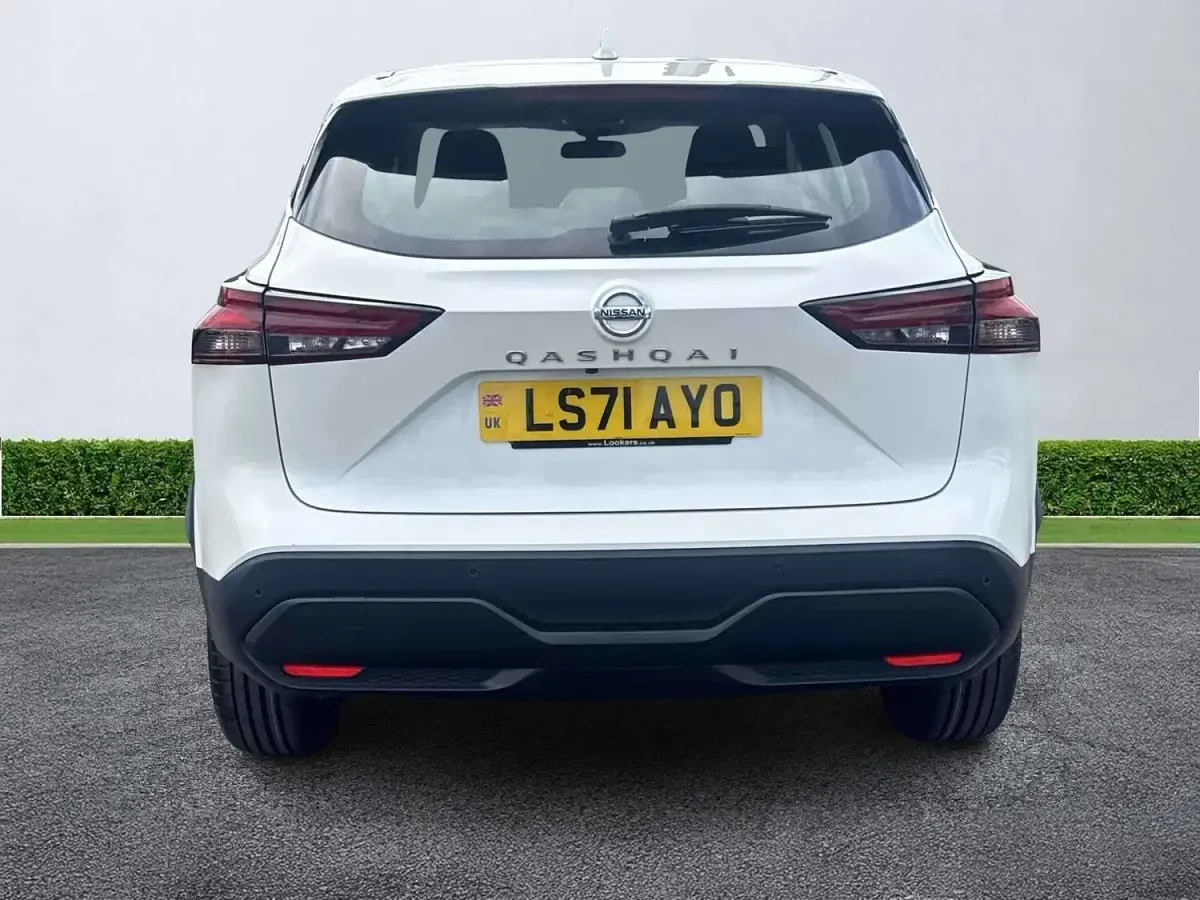 Used Nissan Qashqai Acenta Premium 2021 White SUV