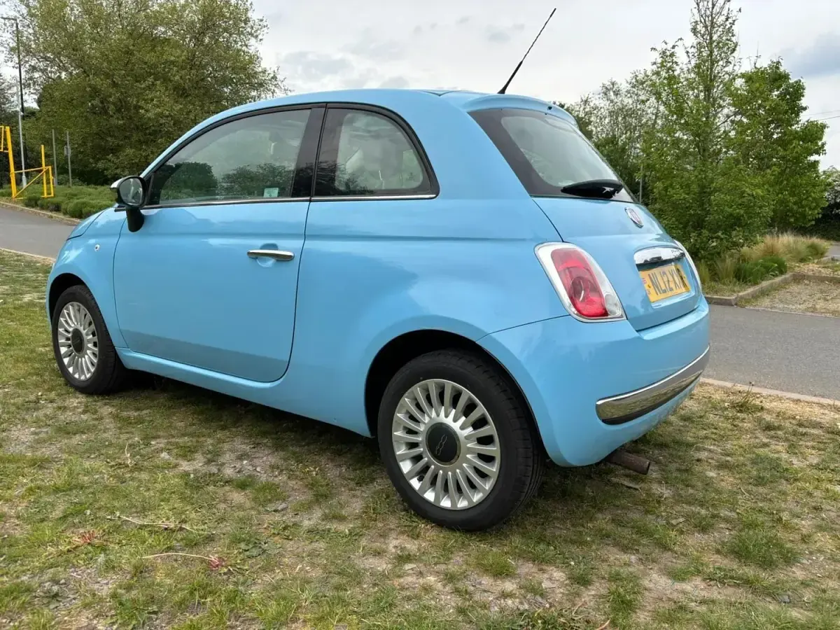 Usado Fiat 500 Lounge 69 CV (50 kW) 2012 Azul Utilitario