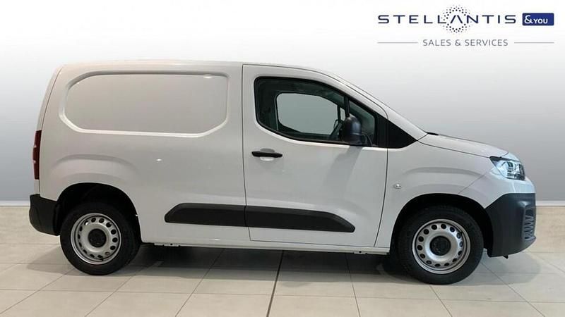 White Used 2023 Citroën Berlingo MPV | £12,990 (Good price) - Image 1/4