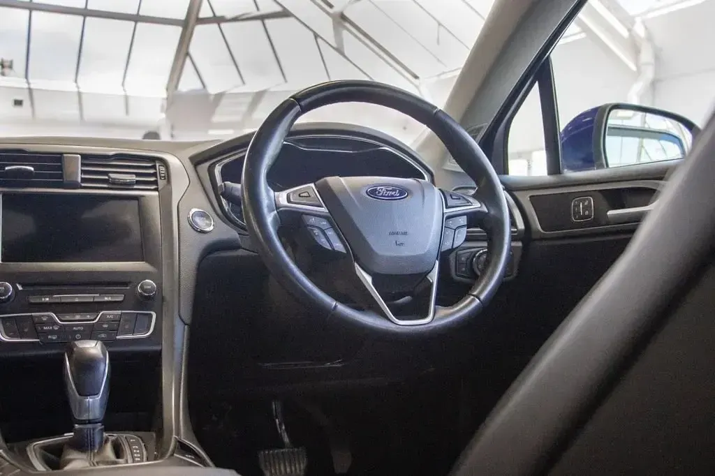 Begagnad Ford Mondeo Titanium 180 HK (132 kW) 2018 Blå Halvkombi