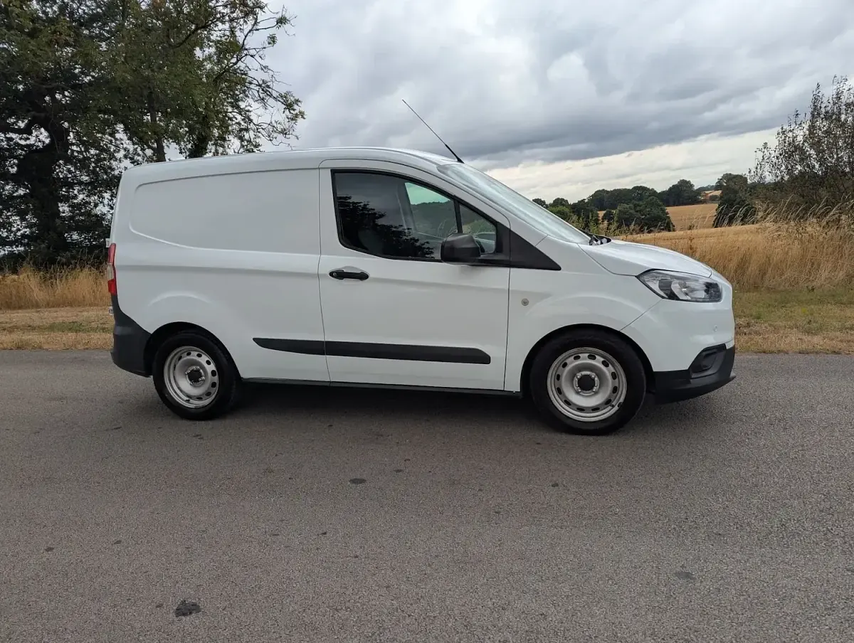 Used Ford Transit Courier 75 HP (55 kW) 2023 White Van