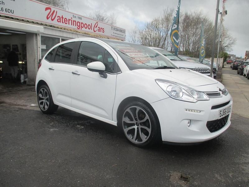 Begagnad Citroën C3 Platinum 2016 Vit Halvkombi