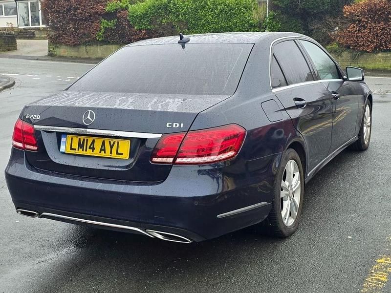 Used Mercedes E220 SE 2014 Blue Sedan