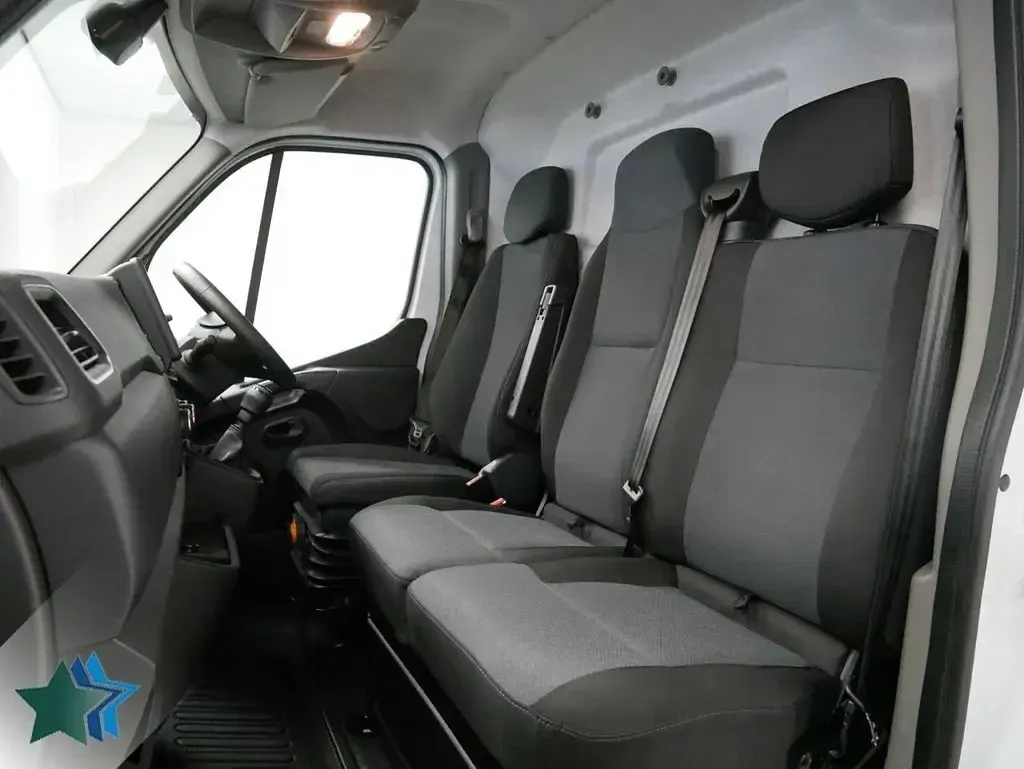 Used Renault Master 135 HP (99 kW) 2024 White MPV