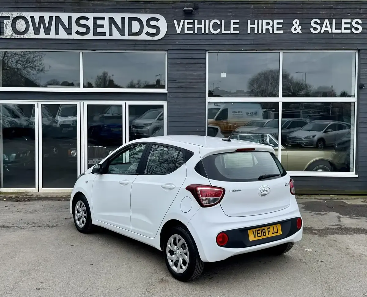 Used Hyundai i10 SE 87 HP (63 kW) 2018 White Hatchback