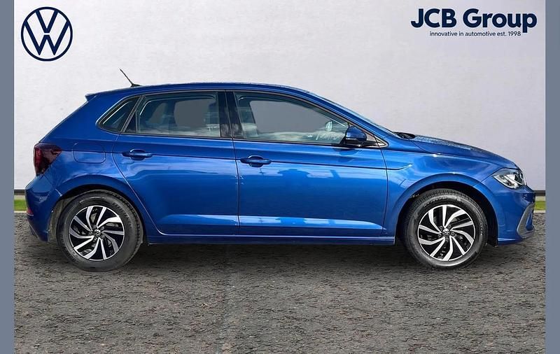 Used VW Polo Life 95 HP (69 kW) 2024 Blue Hatchback