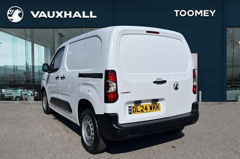 Used Vauxhall Combo S 102 HP (75 kW) 2024 White MPV