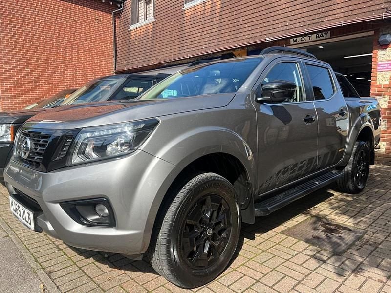 Used Nissan Navara N-Guard 190 HP (139 kW) 2019 Grey Pickup