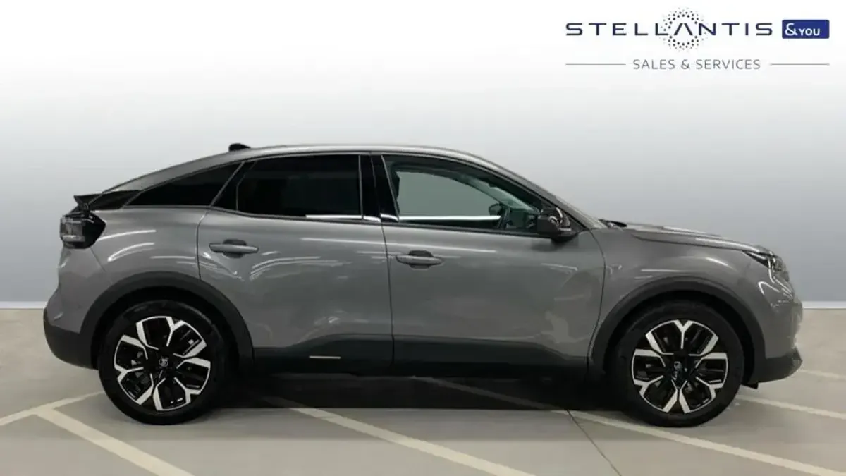 Begagnad Citroën e-C4 113 kW (154 HK) 2025 Grå Halvkombi
