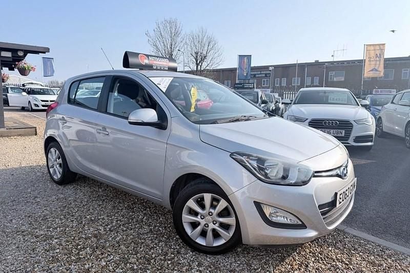 Used Hyundai i20 Active 85 HP (62 kW) 2013 Silver Hatchback