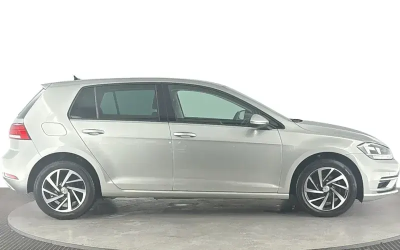 Usado VW Golf VII Match 116 HP (85 kW) 2019 Prateado Citadino