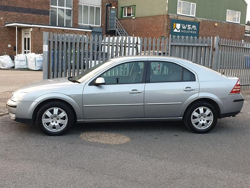 Used Ford Mondeo Zetec 128 HP (94 kW) 2006 Silver Hatchback