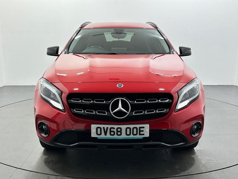Used Mercedes GLA180 Urban 122 HP (89 kW) 2018 Red SUV