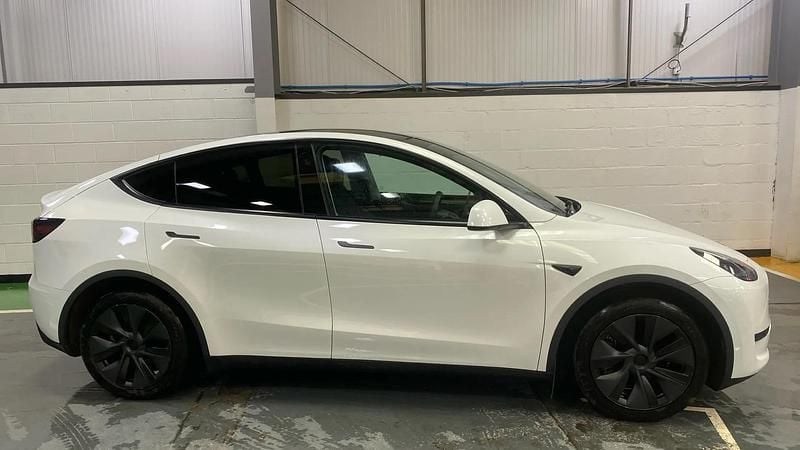 Used Tesla Model Y Long Range RWD 255 kW (347 HP) 2025 White SUV