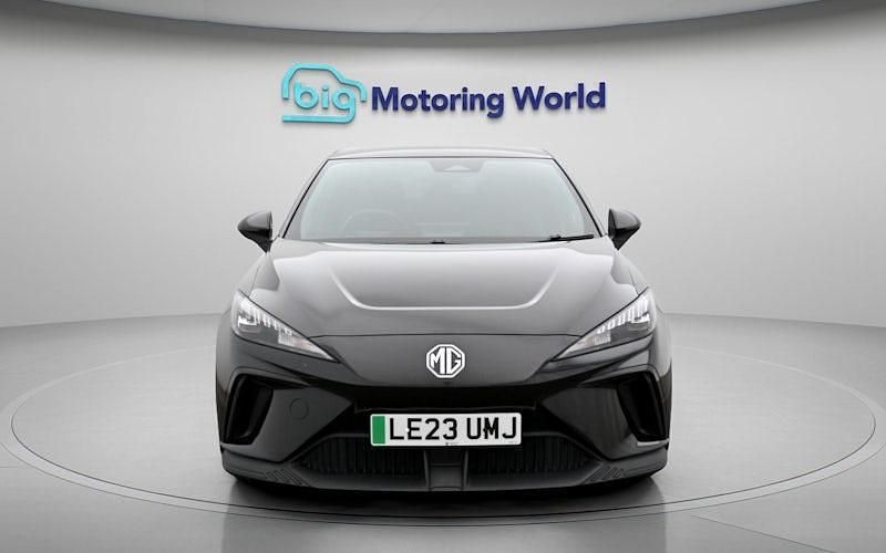 Begagnad MG MG4 EV SE 319 kW (435 HK) 2023 Svart Halvkombi