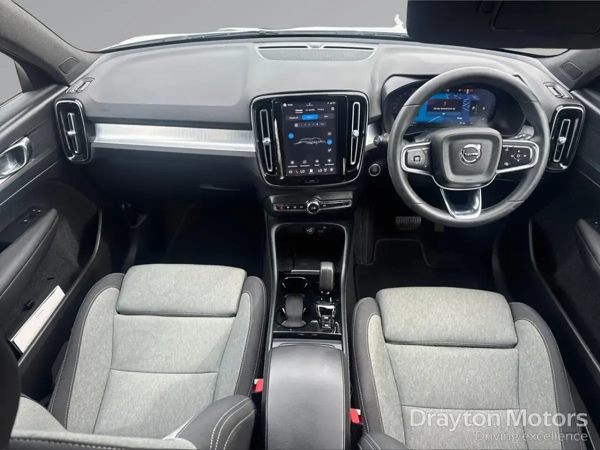 Used Volvo XC40 Plus 163 HP (119 kW) 2023 White SUV