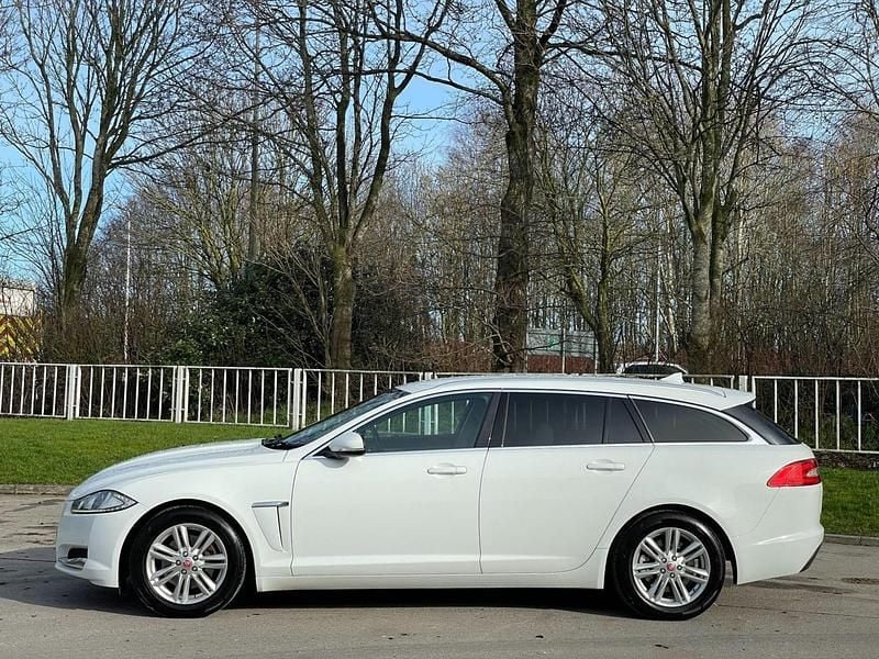 Used Jaguar XF Luxury 2014 White Estate