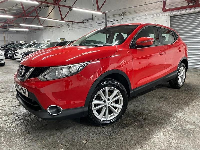 Red Used 2014 Nissan Qashqai Acenta SUV | £4,500 (Good price) - Image 1/4