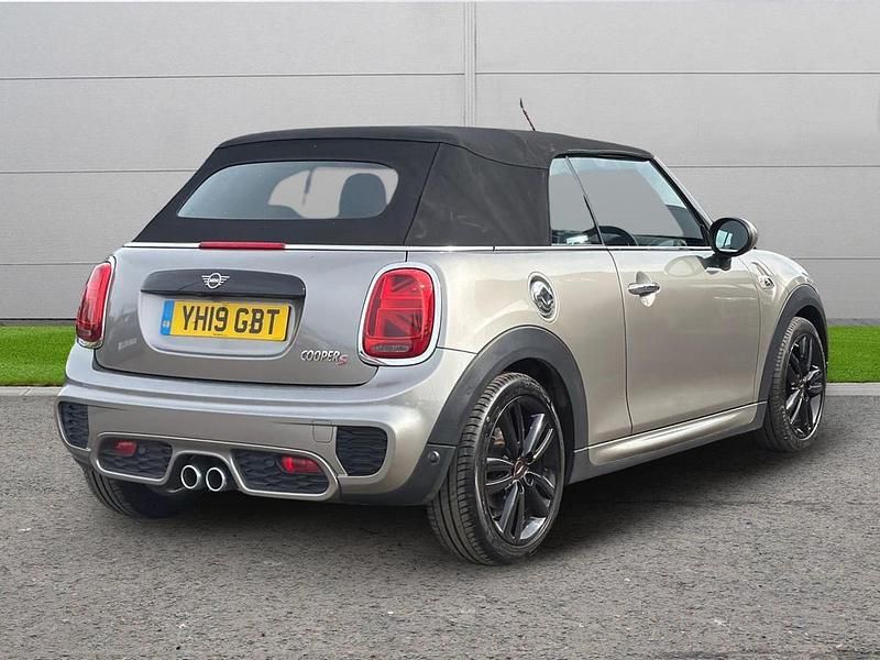 Begagnad Mini Cooper S Cabriolet Sport 189 HK (139 kW) 2019 Grå Cab