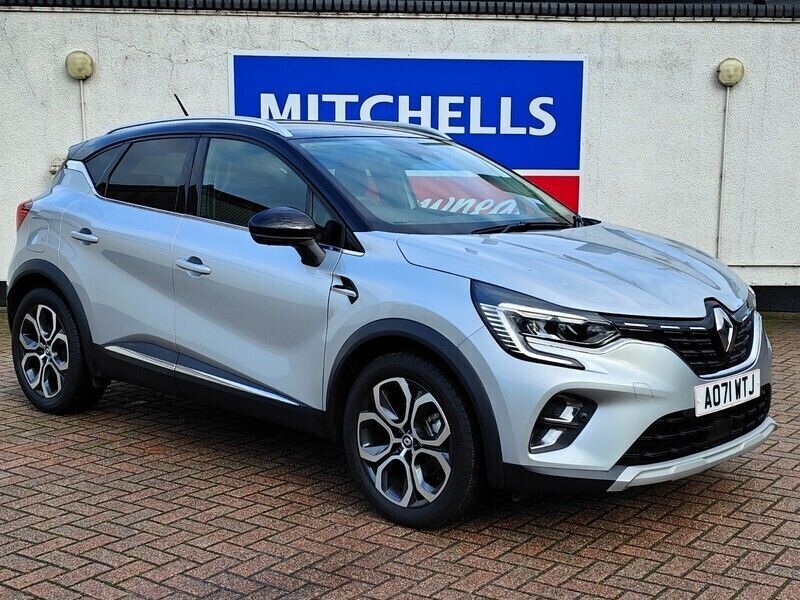 Silver with black roof Used 2021 Renault Captur Version S SUV | £15,995 (Fair price) - Image 1/4
