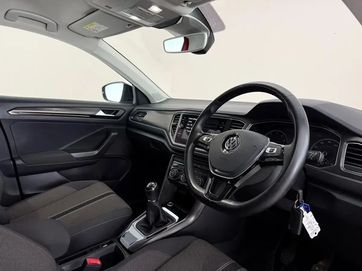Used VW T-Roc Design 150 HP (110 kW) 2019 Red SUV