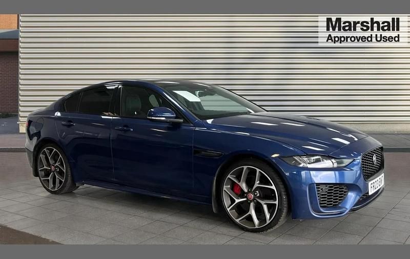Usado Jaguar XE 300 HP (220 kW) 2023 Azul Sedan