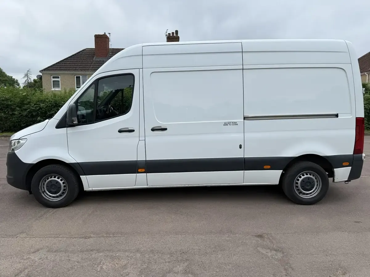 Used Mercedes Sprinter Progressive 140 HP (102 kW) 2020 White Van
