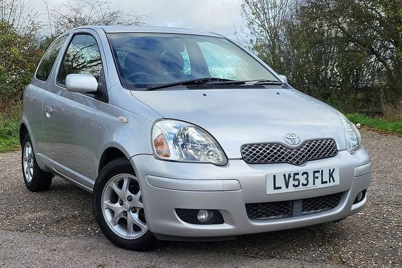 Silver Used 2003 Toyota Yaris Hatchback | £3,250 (Fair price) - Image 1/1