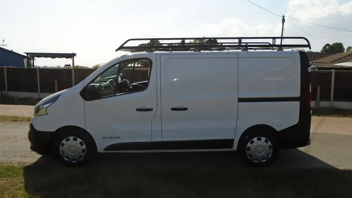 Used Renault Trafic Business 125 HP (91 kW) 2017 White MPV